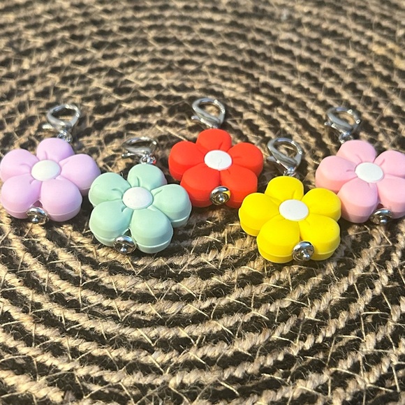 Flower Charm - Picture 2 of 2